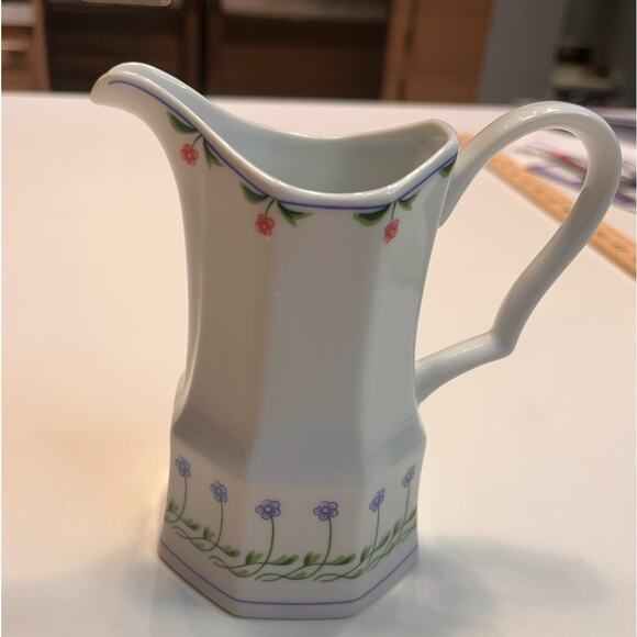 Christopher Stuart Bali Hai Creamer Fine China - Picture 2 of 5